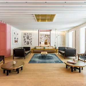 Mate Emir, Hotel Istanboel